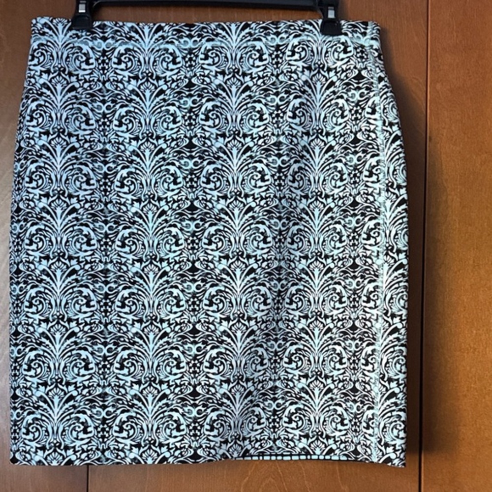 J McLaughlin NWOT Halle Reversible Scuba Skirt SZ XL Black, Baby Blue & White